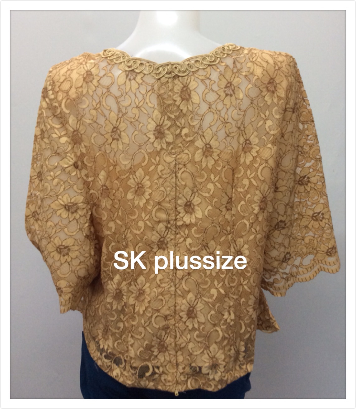 เสื้อลูกไม้ สีน้ำตาลทองทูโทน ชายระบาย รอบอก 34 นิ้ว