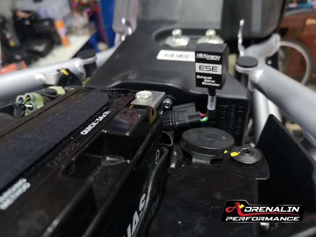 ตัวหลอกเซอร์โวท่อไอเสีย Healtech สำหรับ Hyper motard 950