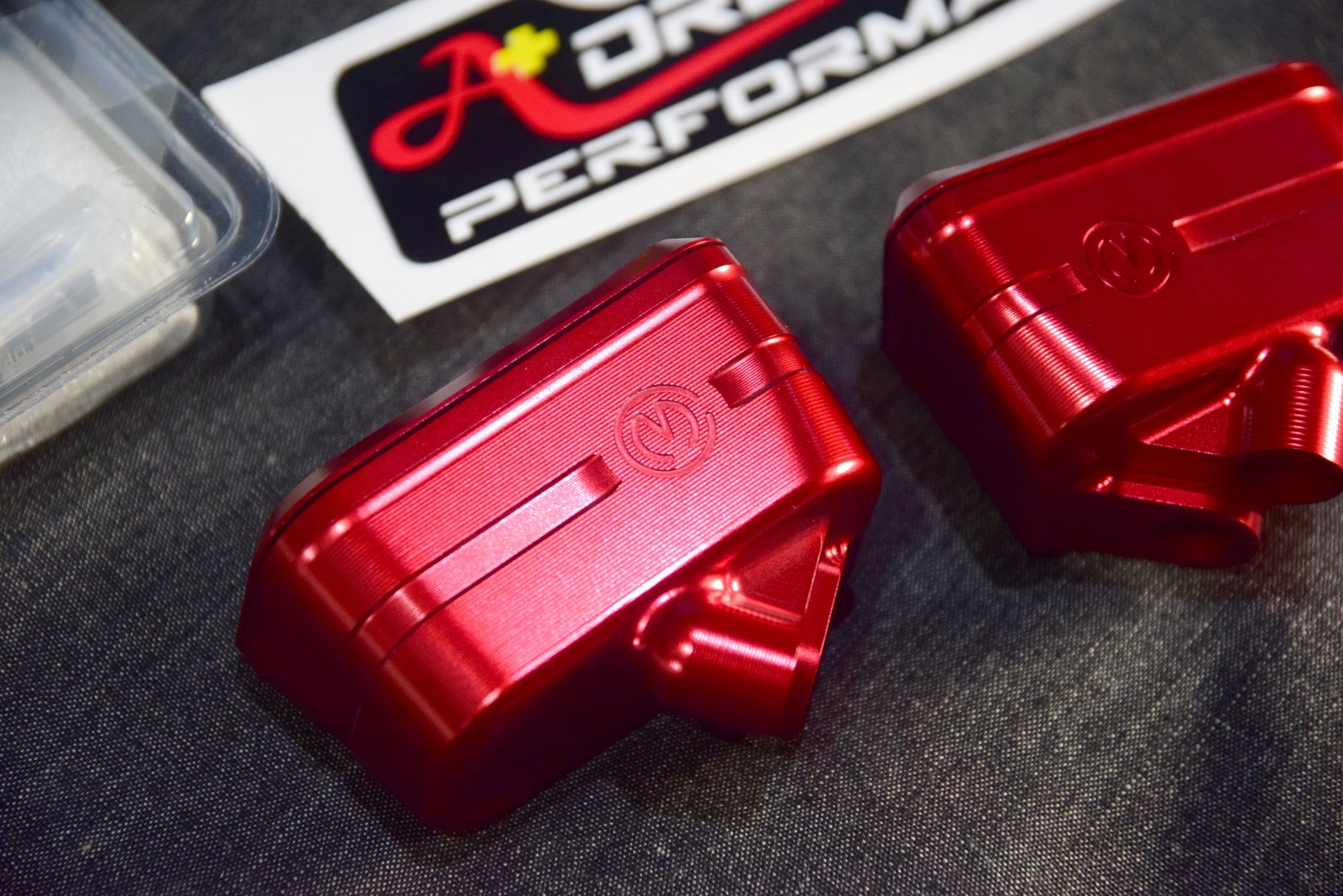 กระปุกน้ำมัน motocorse สำหรับใฃ้กับ ปั๊มเบรค ปั๊มคลัทช์ Brembo โลโก้แดง โลโก้ขาว , Rossi ราคา/ข้าง