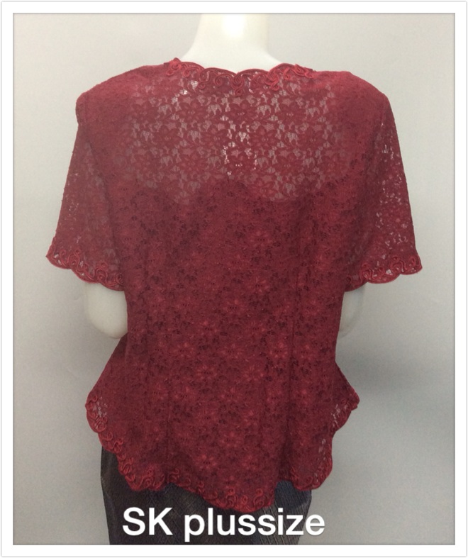 เสื้อลูกไม้ สีแดง แขนสั้น รอบอก 44 นิ้ว