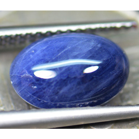 พลอยไพลินหลังเบี้ย (Sapphire) 3.65 กะรัต