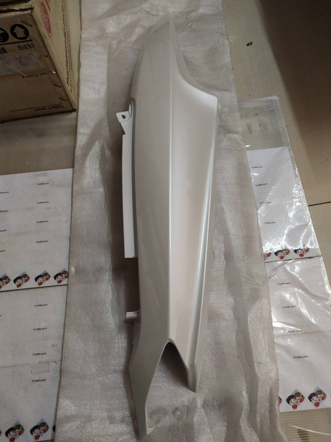 ฝาข้างขวาตัวยาวสีขาว สำหรับรุ่น MIO Z อะไหล่แท้ YAMAHA 5VV-F1731-00-PB