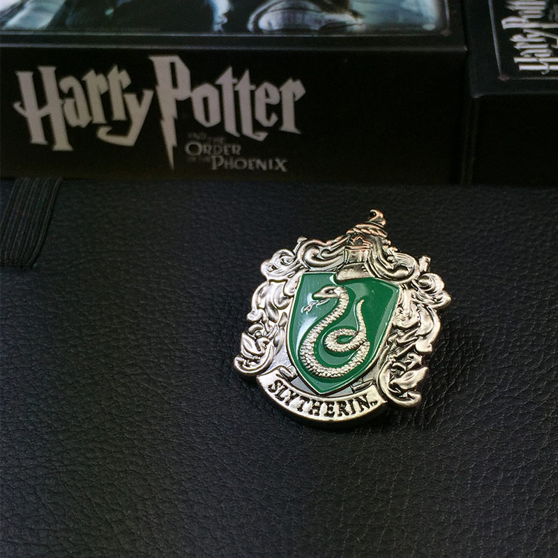 เข็มกลัดประจำบ้าน สำหรับนักเรียนฮอกวอตต์