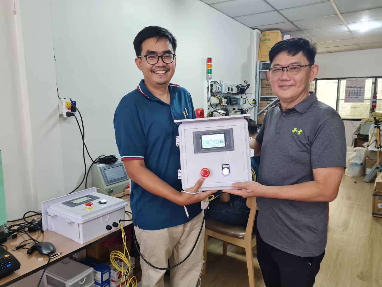 ตู้ควบคุม PLC HMI อ่านค่าสภาพแวดล้อม ขนาดเล็ก x SMC