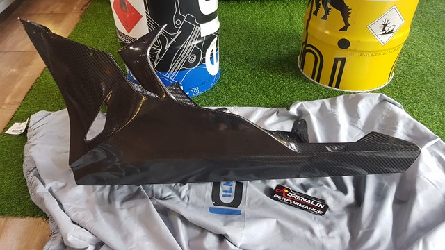 อกล่างคาร์บอน iLmberger สำหรับ S1000RR 2015-2019
