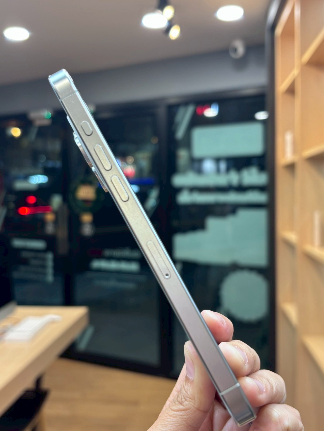 iPhone 15 Pro Max 256GB White Titanium