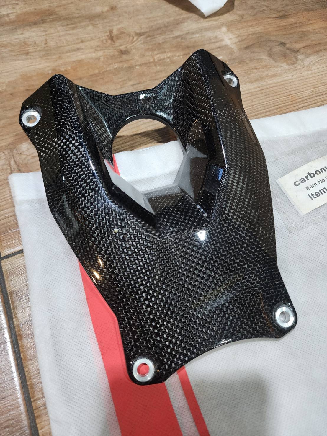 ครอบช่องกุญแจคาร์บอน Carbon world สำหรับ Street Fighter