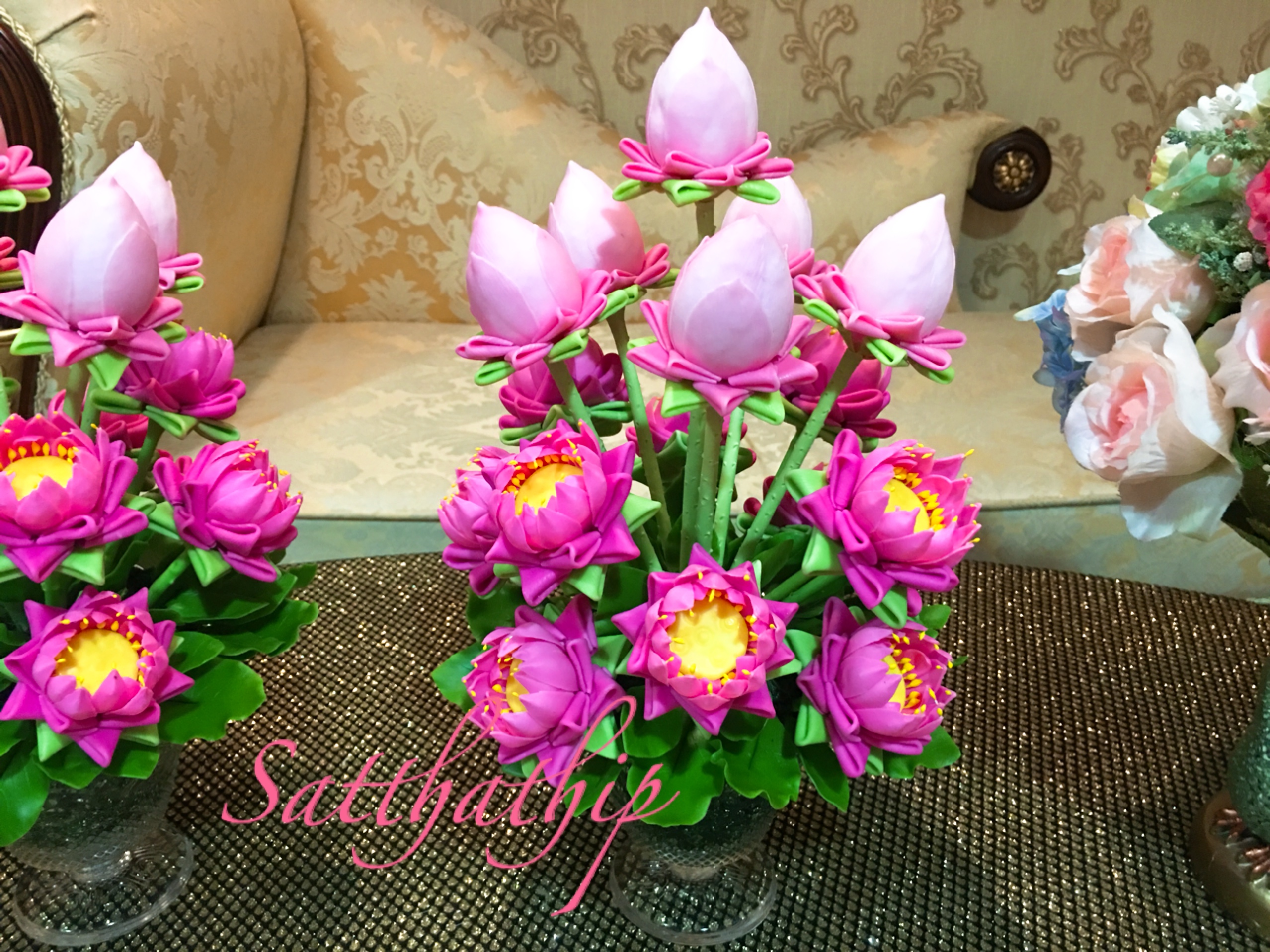 พานดอกบัว - ดอกบัวประดิษฐ์ - แจกันดอกบัวพับ (ข้างละ 18 ดอก) ประดิษฐ์จากดิน - Lotus Flower