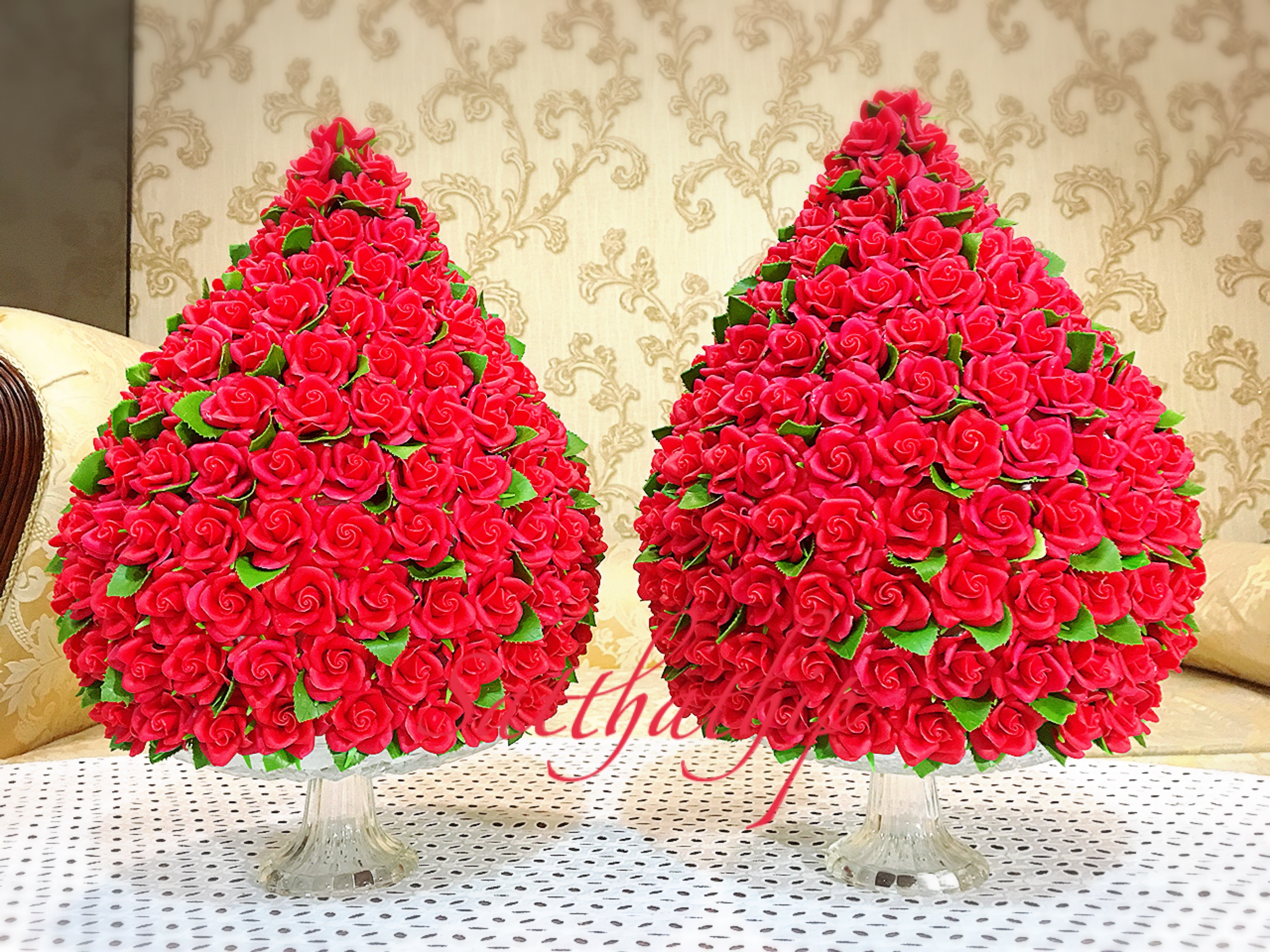 พานพุ่มดอกกุหลาบ ประดิษฐ์จากดิน [11 นิ้ว 12,600 บาท/คู่]