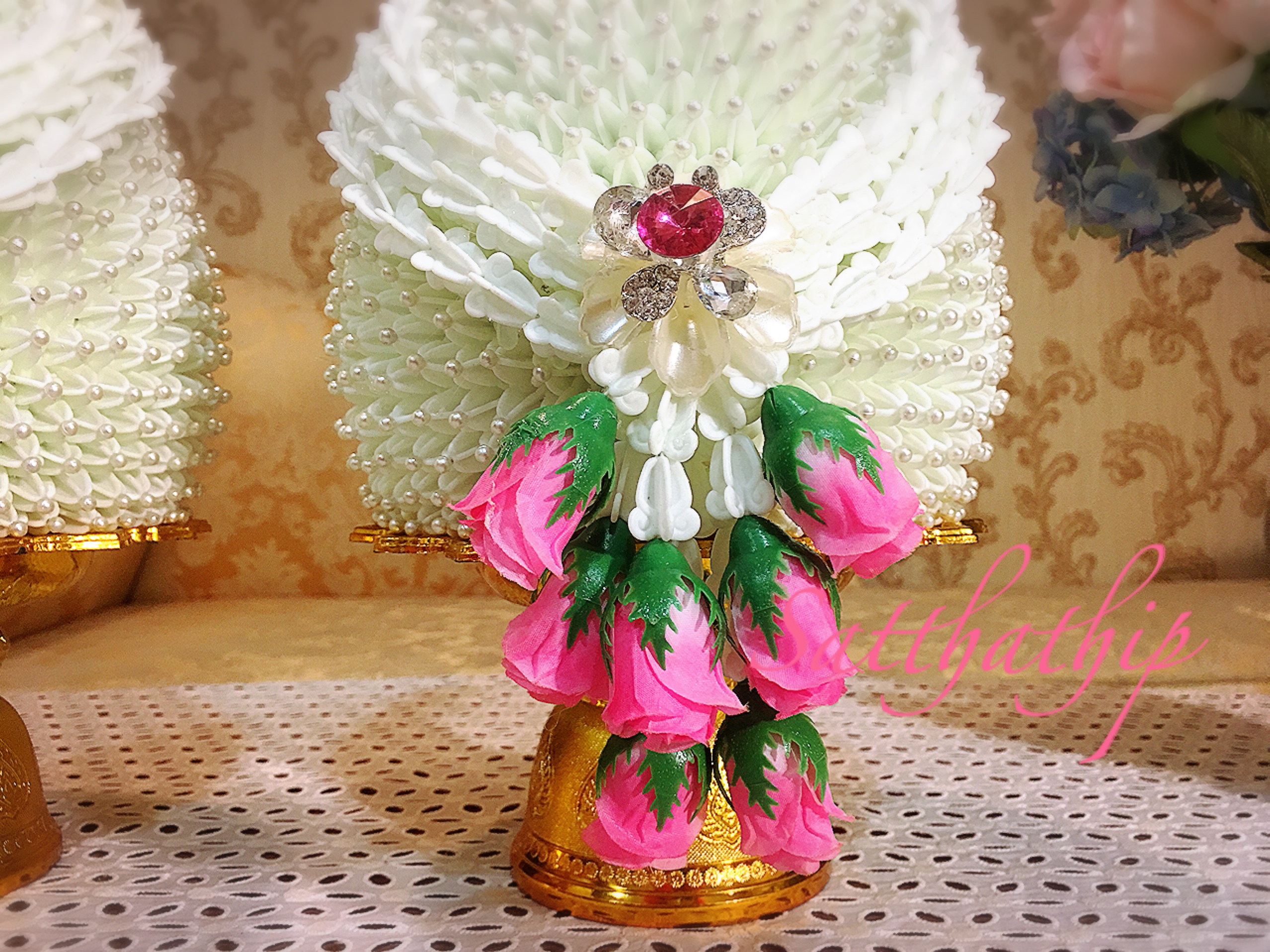 พานพุ่ม - พานพุ่มสักการะ - พานพุ่มดอกรัก - พานพุ่มดอกรักประดิษฐ์ (พลาสติก) - พานพุ่มสีขาว - Panpum