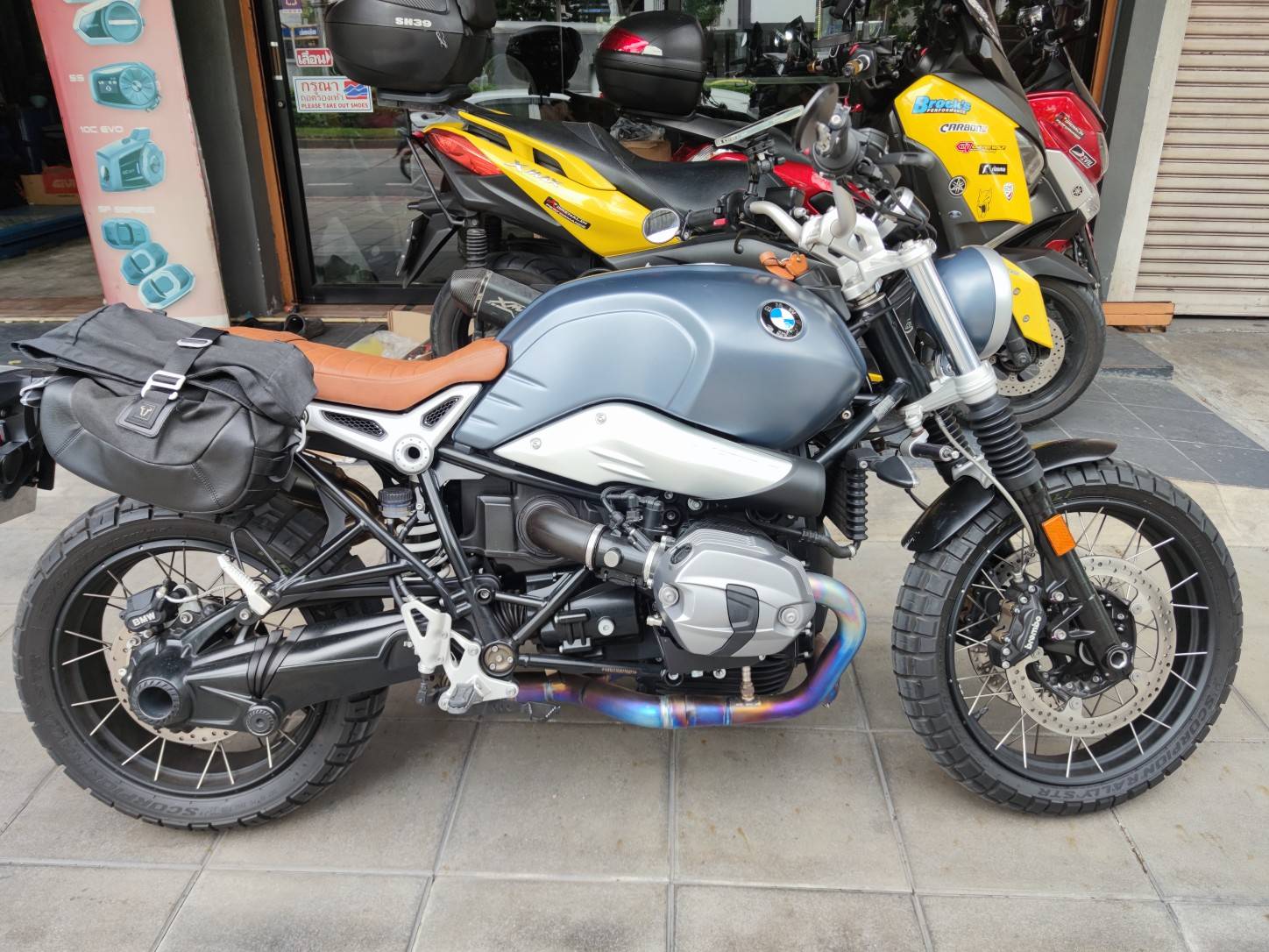 ตุ๊กตาแฮนด์ rizoma แบบยกสูง สำหรับ R9T Scrambler 2016-ปัจจุบัน