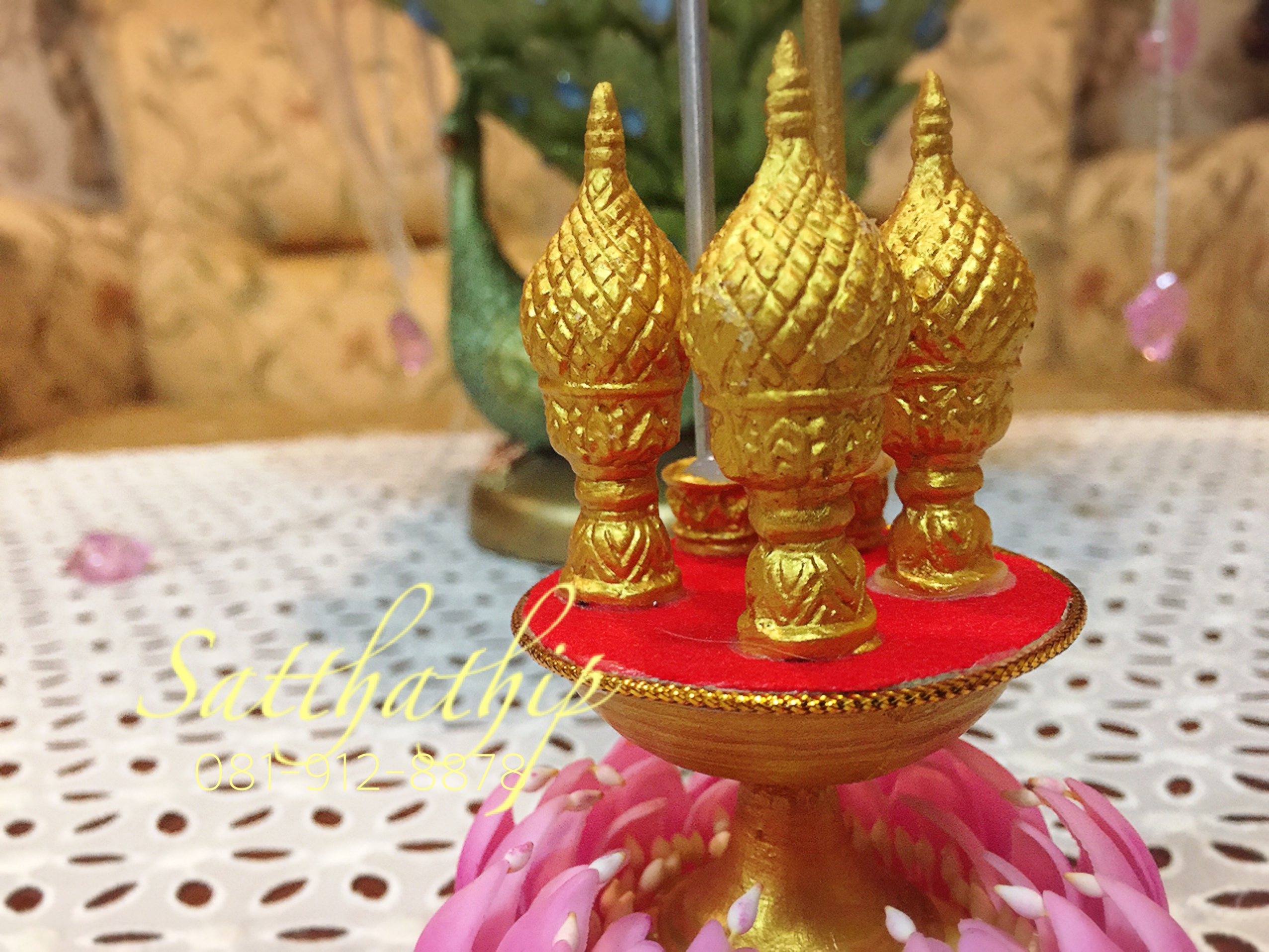 ชุดเครื่องทองน้อย ประดิษฐ์จากซิลิก้า บนถาดบัว ประดิษฐ์จากดิน