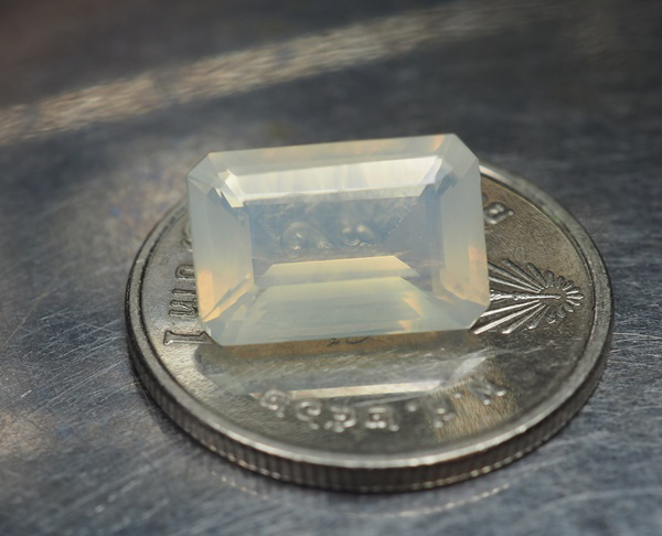 โอปอลขาว (White Opal) 3 กะรัต