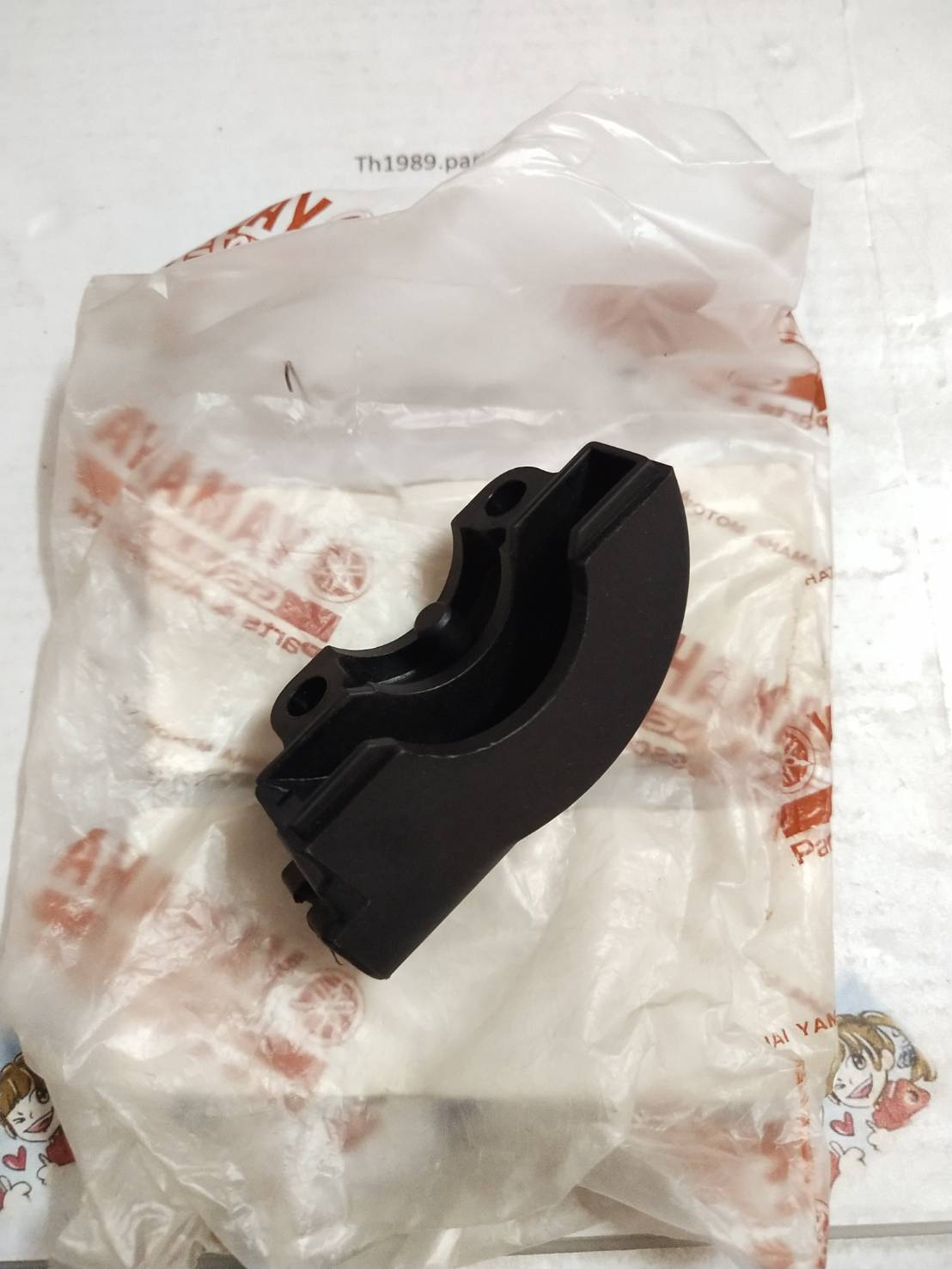 ปะกับปลอกคันเร่งหน้า สำหรับรุ่น SPARK135RX อะไหล่แท้ YAMAHA 5YP-F6282-00