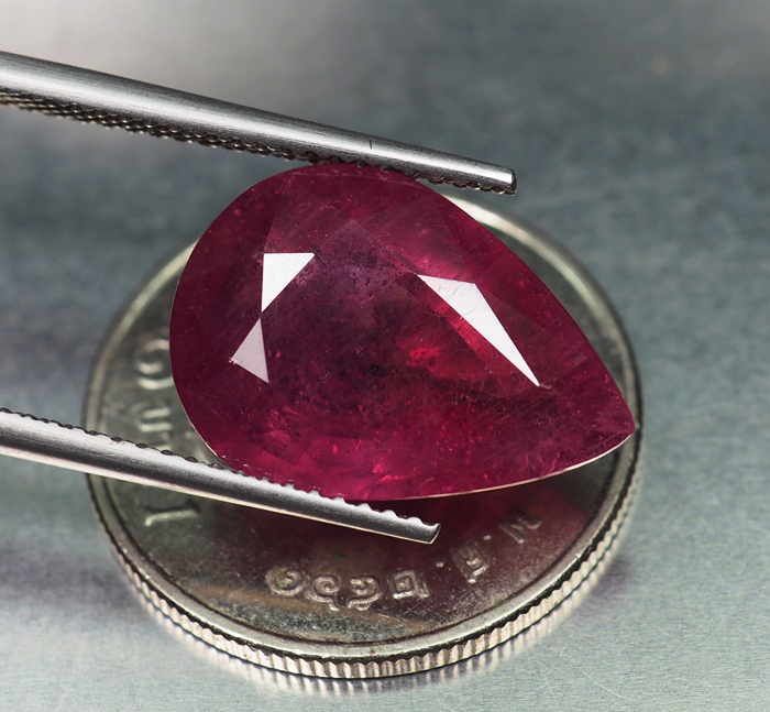 พลอยทับทิม (Ruby) 8.20 กะรัตสีชมพูอมม่วง
