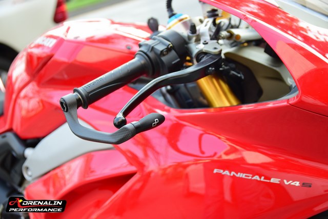การ์ดแฮนด์ Lightech ทรง GP สำหรับ Panigale V4