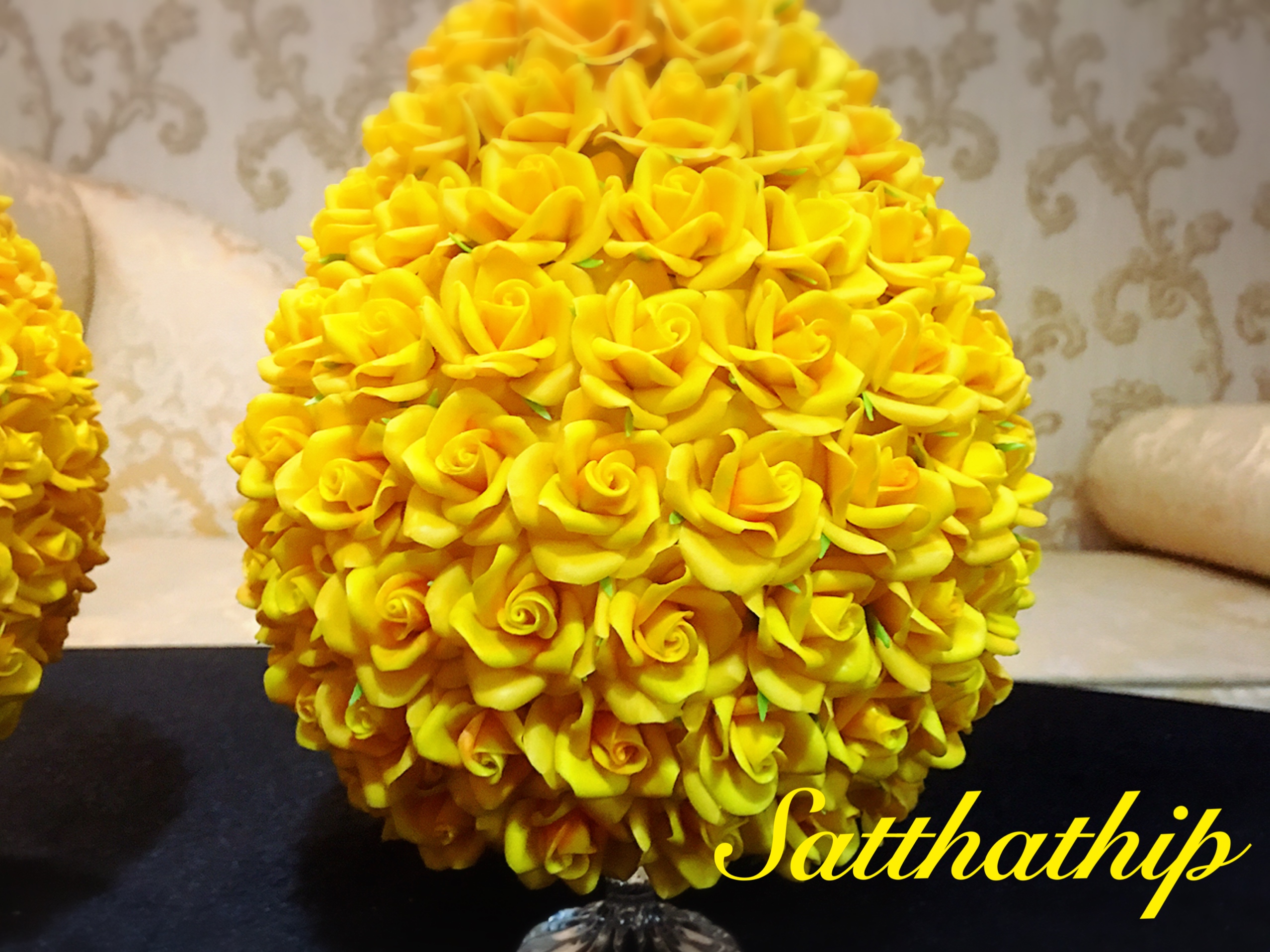 พานพุ่มดอกกุหลาบ ประดิษฐ์จากดิน ***ไม่ใส่ใบ [7.5 นิ้ว 4,600 บาท/คู่]