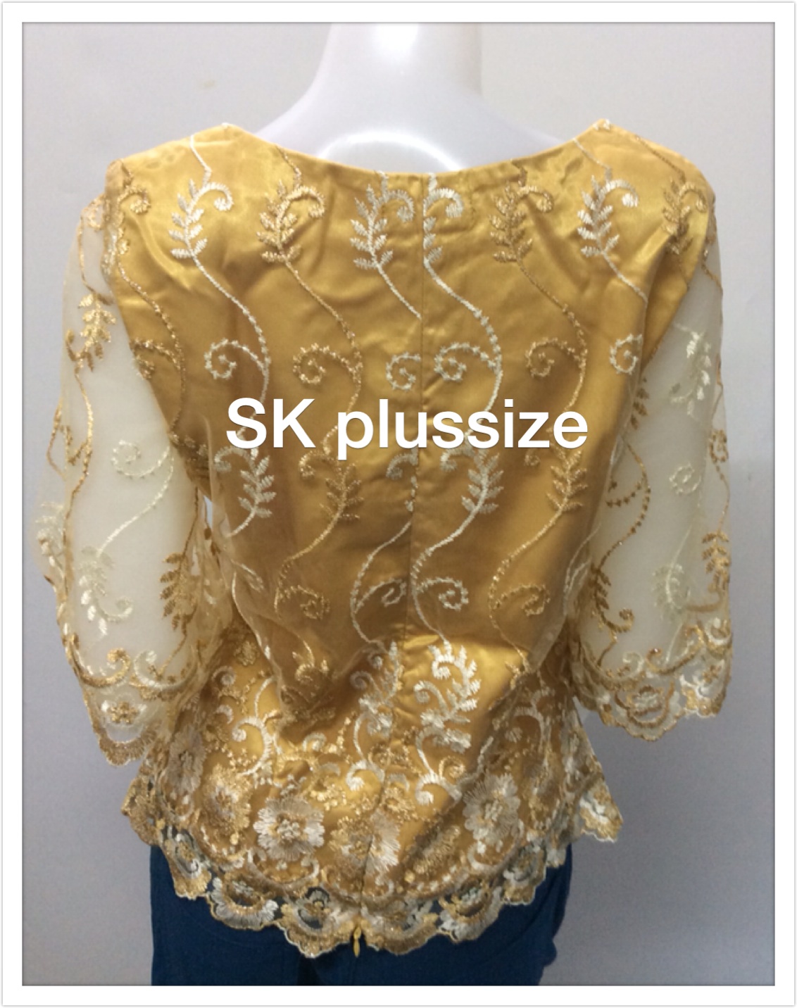เสื้อลูกไม้บุหงา สีทอง คอปาด แขน 3 ส่วน รอบอก 36 นิ้ว