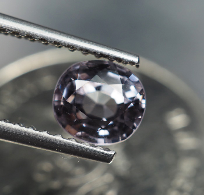 พลอยสปิเนล (Purple Spinel ) 0.90 กะรัตสีม่วง
