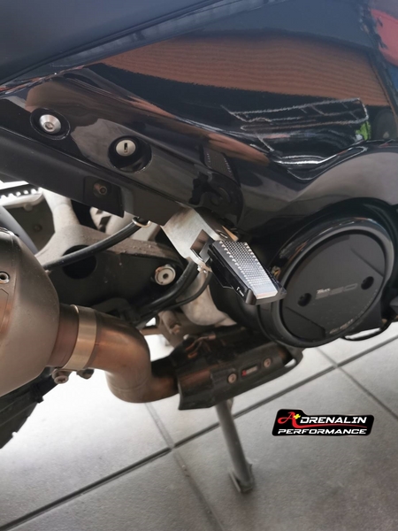 พักเท้าคนซ้อน Rizoma รุ่น urban protocol สำหรับ Tmax 530 560