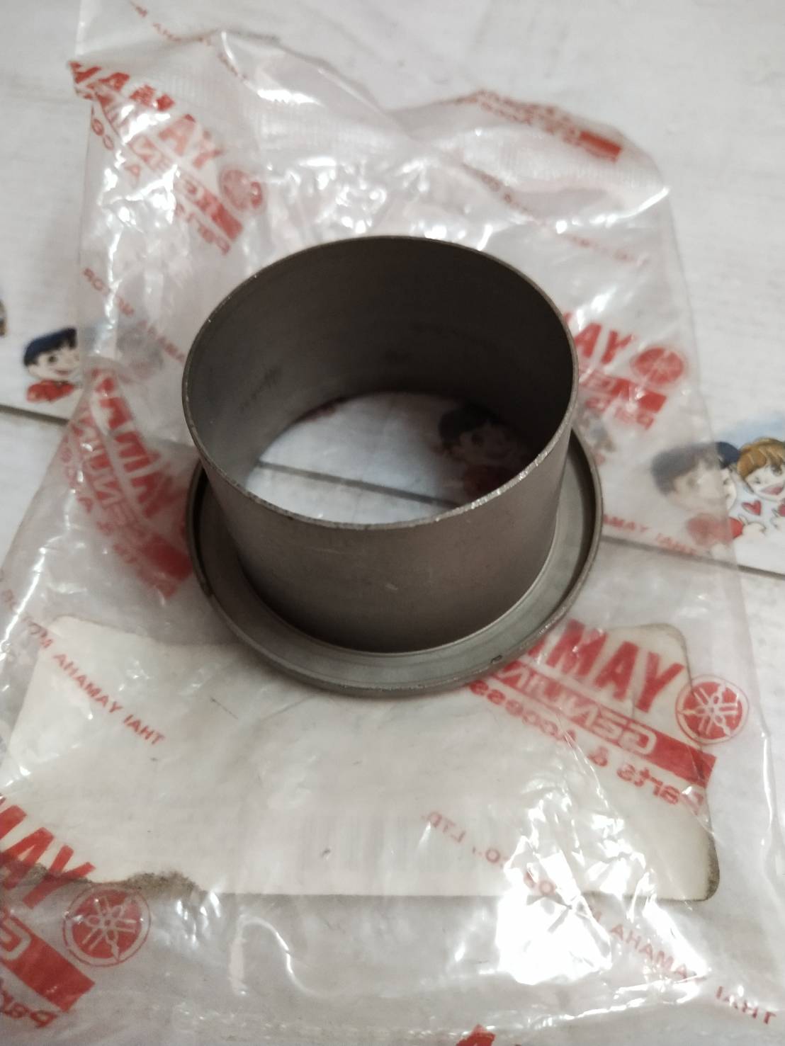 5TL-E7684-00 แป้นรองสปริง FINO คาร์บู , MIO , NOUVO MX อะไหล่แท้ YAMAHA