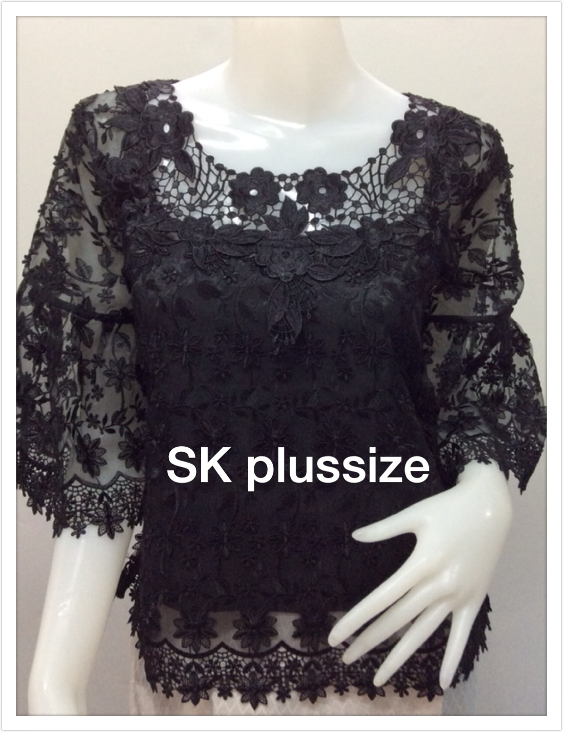 เสื้อผ้าแก้วดอกลอย สีดำ คอปาด แขนพุ่ม รอบอก 42 นิ้ว