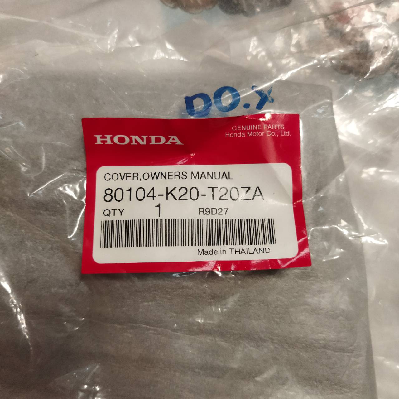 ฝาปิดช่องเก็บคู่มือผู้ใช้ รถทุกสี สำหรับรุ่น ZOOMER-X 2016 อะไหล่แท้ HONDA 80104-K20-T20ZA