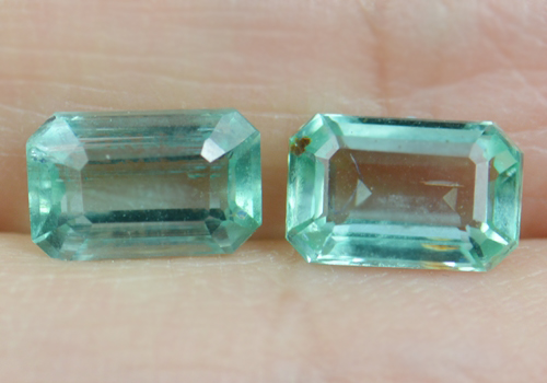พลอยมรกตดิบ (Emerald) 1.75 กะรัต 2 ชิ้น No oil