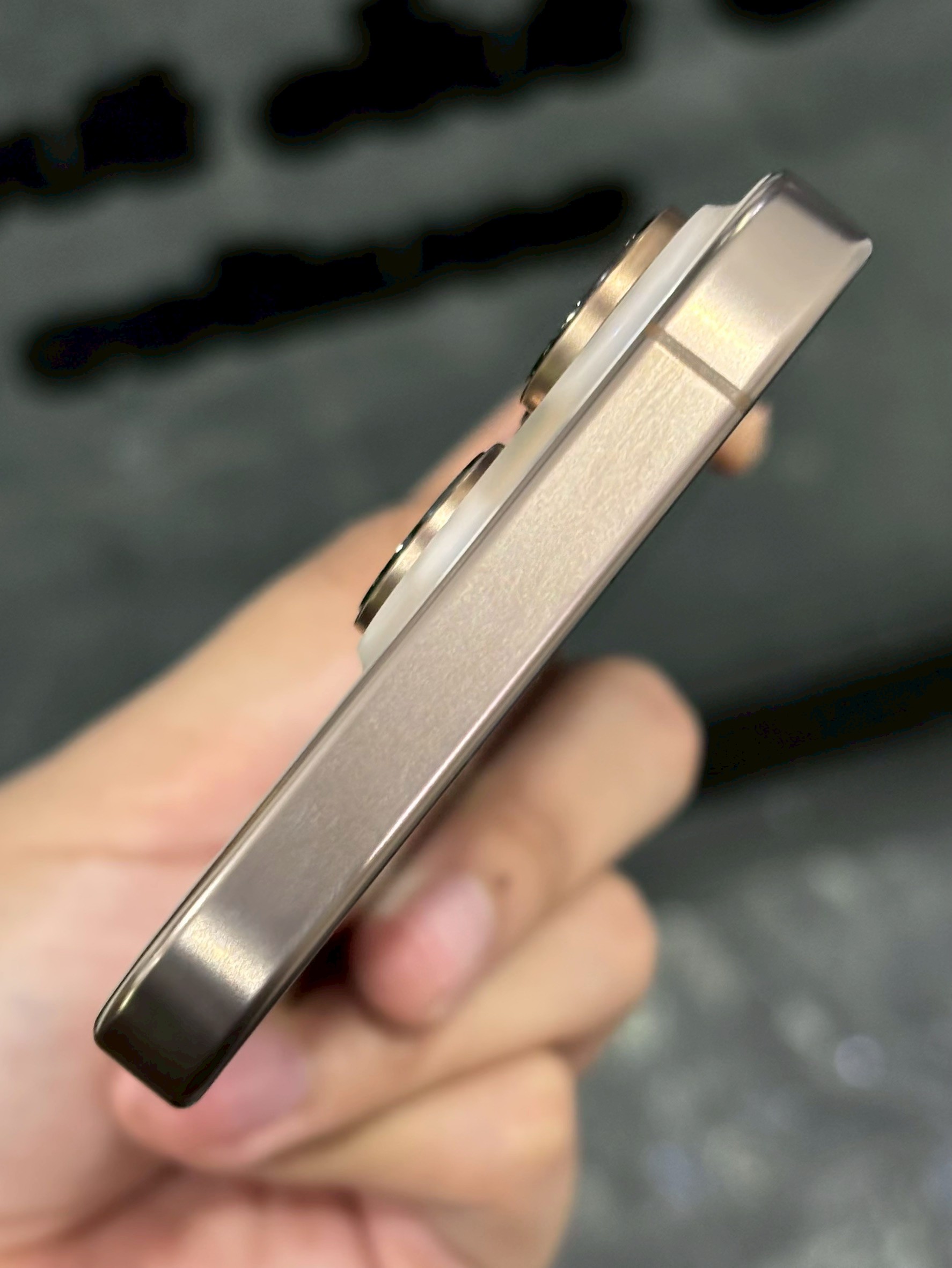 iPhone 16 Pro 256GB Desert Titanium