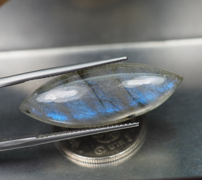 พลอยลาบราโดไรท์ (Labradorite) 17.10 กะรัต
