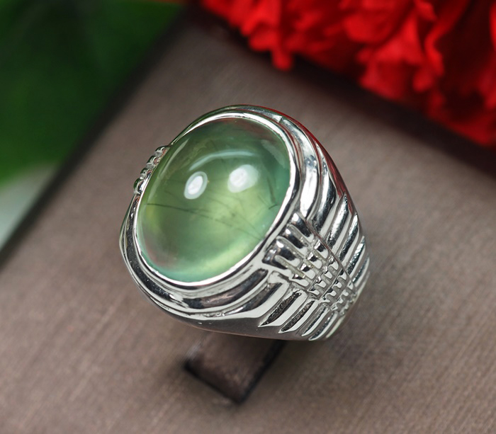แหวนพลอยพรีไนท์มีไหมดำสวยมาก
