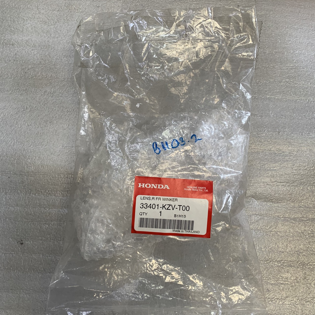33401-KZV-T00 เลนส์ไฟเลี้ยวหน้าด้านขวา SUPERCUB 2013-2017 , DREAM110I 2011 อะไหล่แท้ HONDA