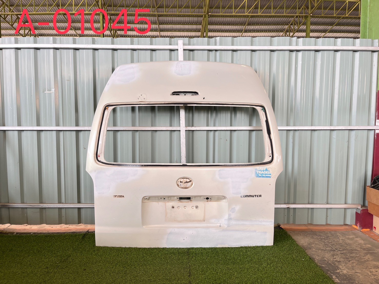 ฝาปิดท้าย Toyota Commuter 2009 แท้ถอดบิ้ว