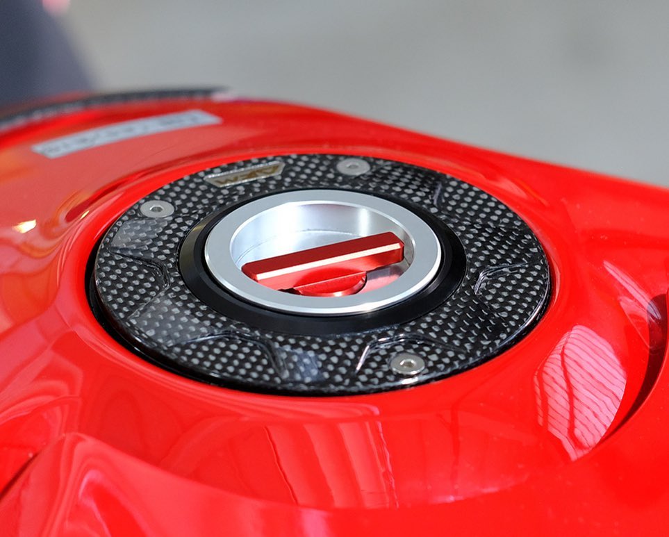 ฝาถังน้ำมัน AEM แบบคาร์บอน สำหรับ Panigale V4 2018+