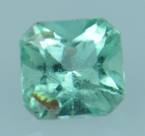 พลอยมรกตดิบ (Emerald) 0.38 กะรัต No oil