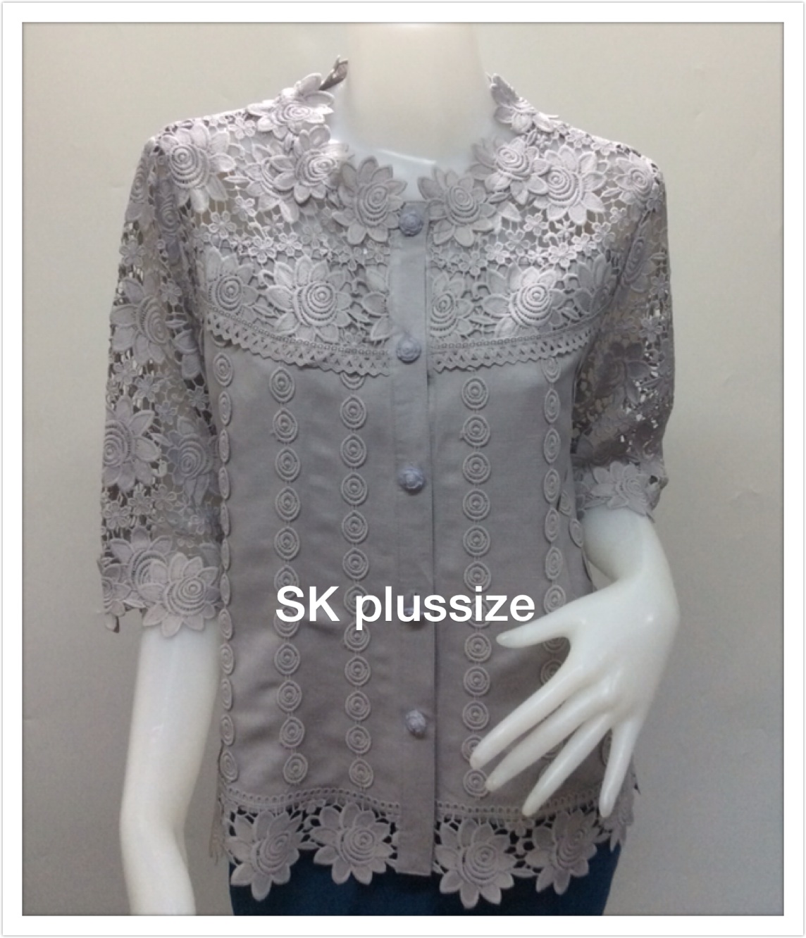 เสื้อลินิน แต่งลูกไม้ สีเทา รอบอก 48 นิ้ว