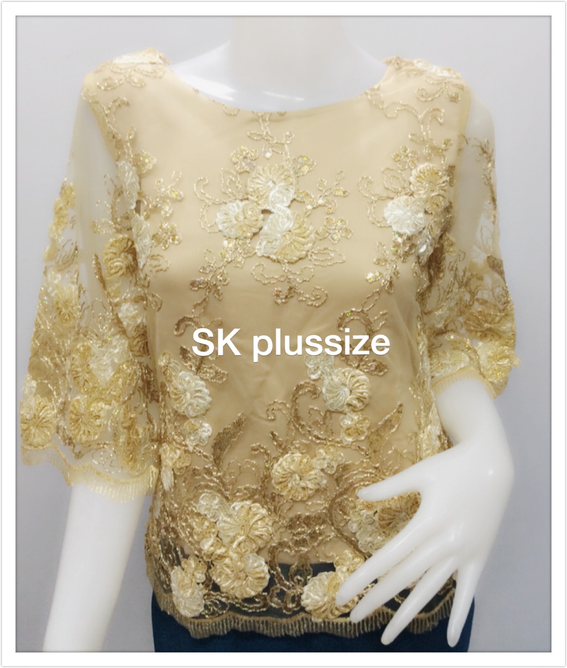 เสื้อลูกไม้บุหงา สีน้ำตาลทอง คอปาด แขน 3 ส่วน รอบอก 36 นิ้ว