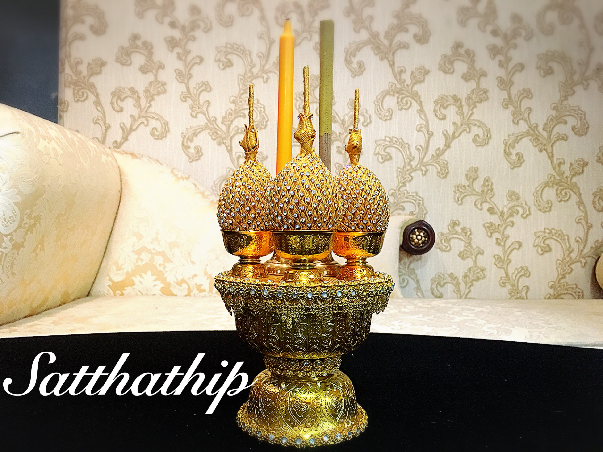 ชุดพานพุ่ม พร้อมพานเครื่องทองน้อย ผ้าตาดประดับคริสตัล
