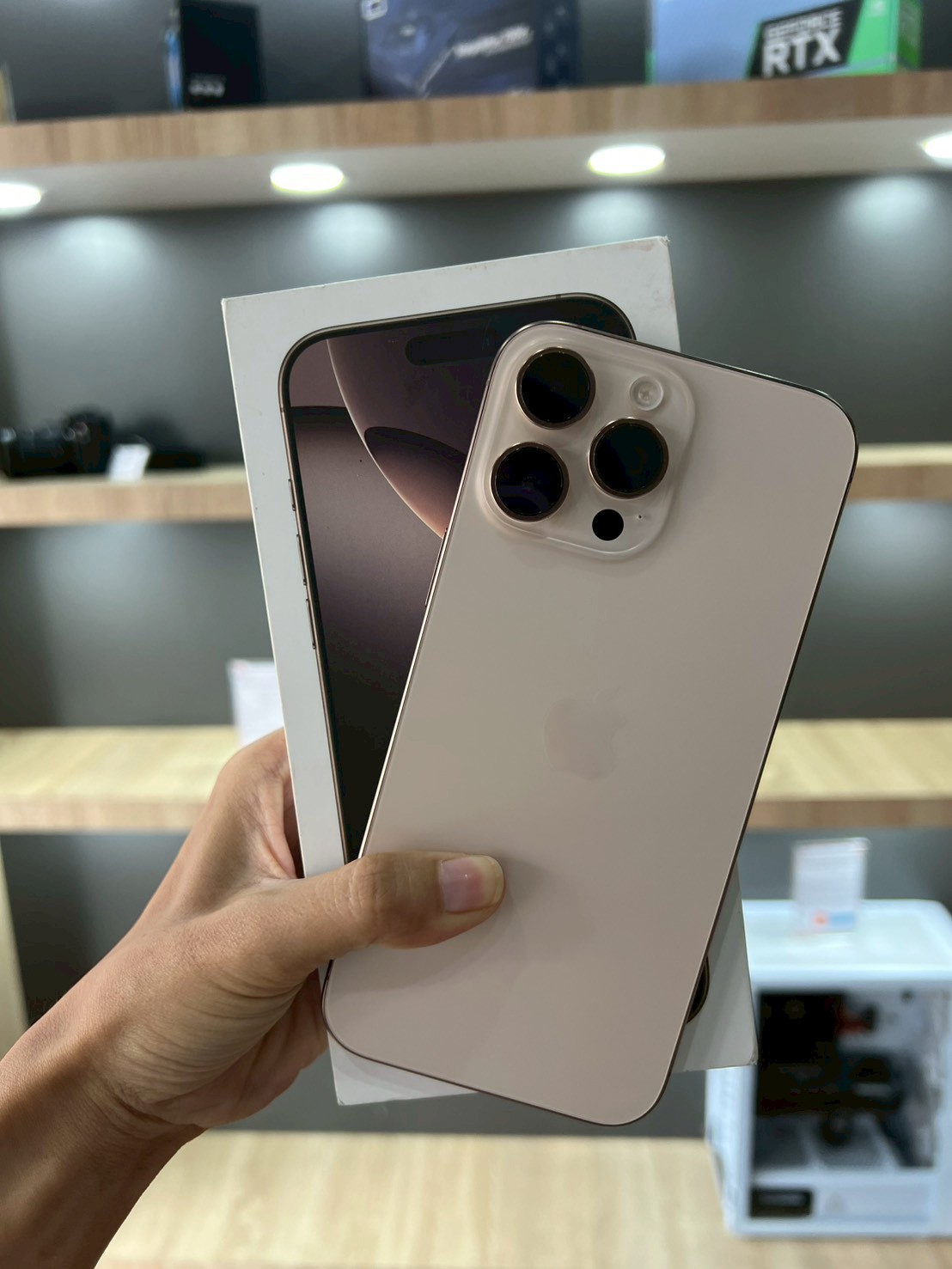 iPhone 16 Pro Max 256GB Desert Titanium