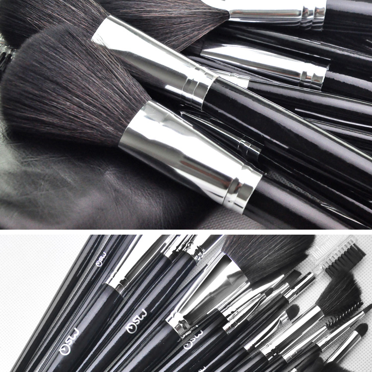 Lady Q ชุดแปรงแต่งหน้า 32 ชิ้น STB32b เซ็ตใหญ่ ขนแปรงเนียนนุ่ม แน่นหนา คุณภาพดี สีติดง่าย ไม่หลุดร่อน พร้อมกระเป๋าหนัง - สีดำ