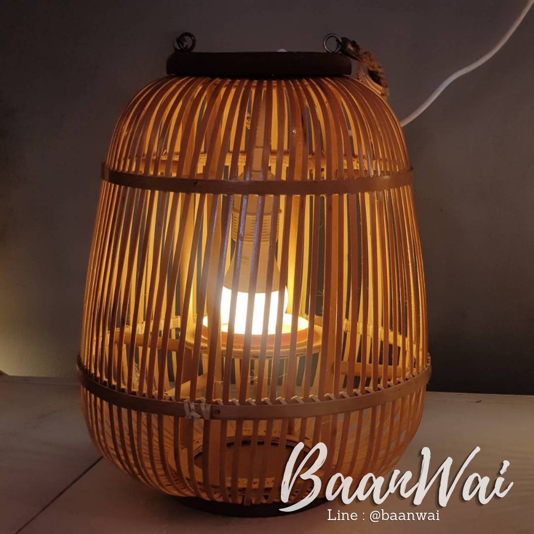 โคมไฟตั้งโต๊ะ ไม้ไผ่สาน หูจับเชือก ขนาด 30 * 40 cm Candle Lamp