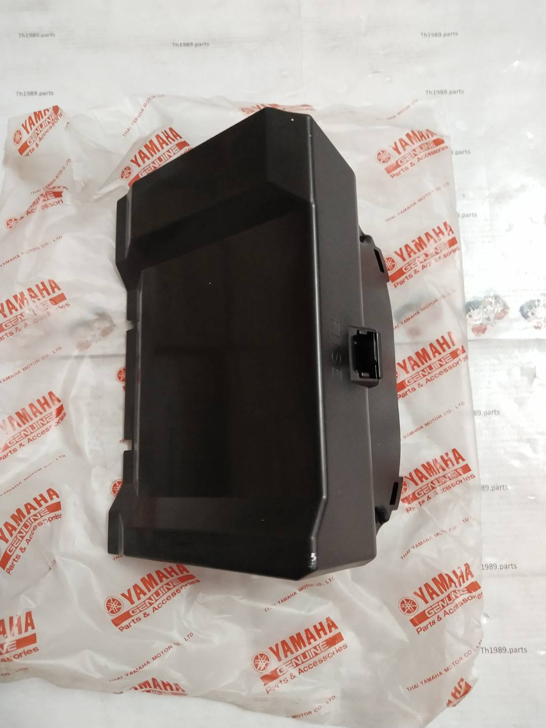 ฝาครอบแบตเตอรี่ FILANO 2012-2013 อะไหล่แท้ YAMAHA 1WC-H2129-00 รหัสทดแทน 1WC-H2129-01