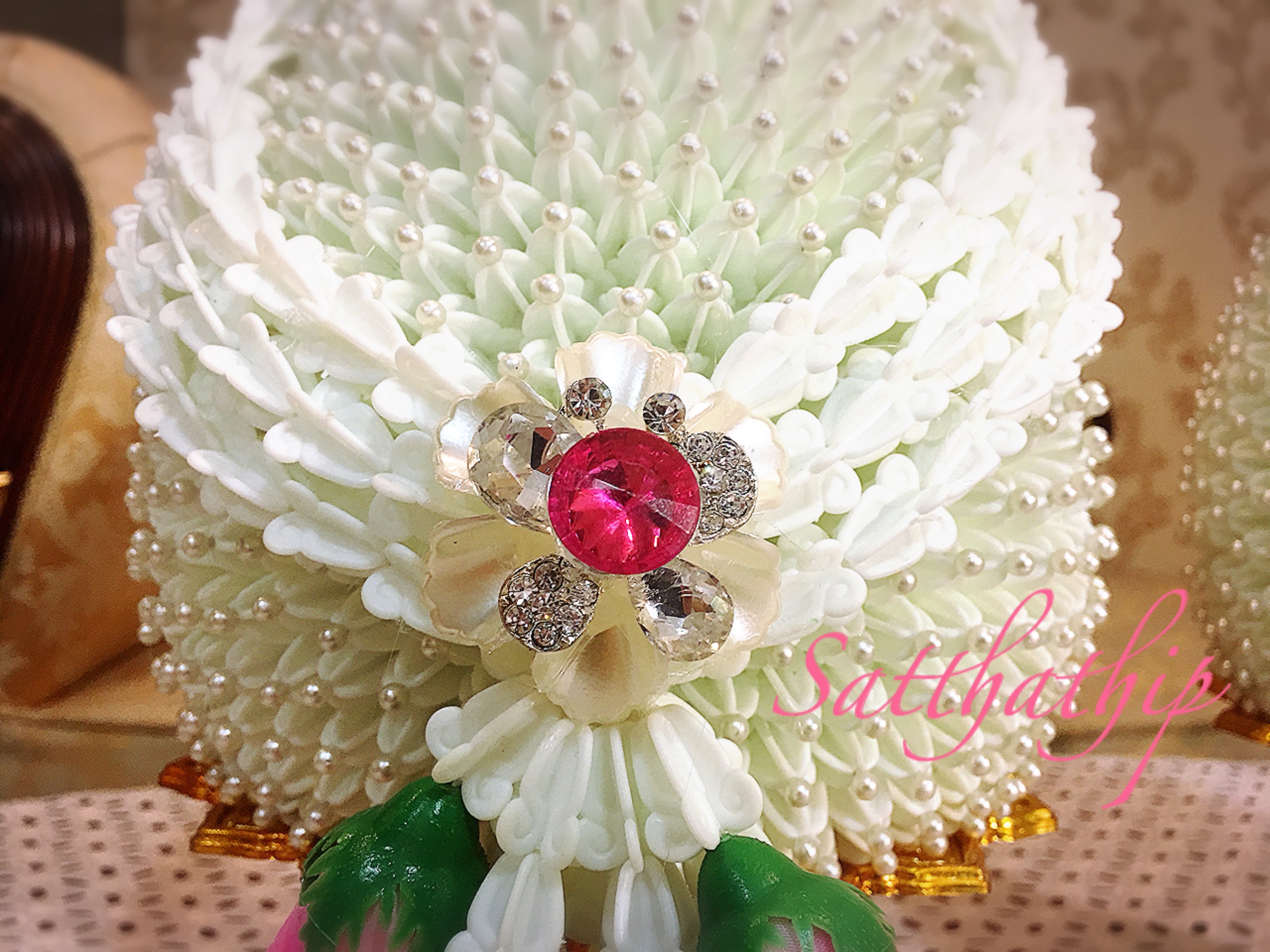 พานพุ่ม - พานพุ่มสักการะ - พานพุ่มดอกรัก - พานพุ่มดอกรักประดิษฐ์ (พลาสติก) - พานพุ่มสีขาว - Panpum