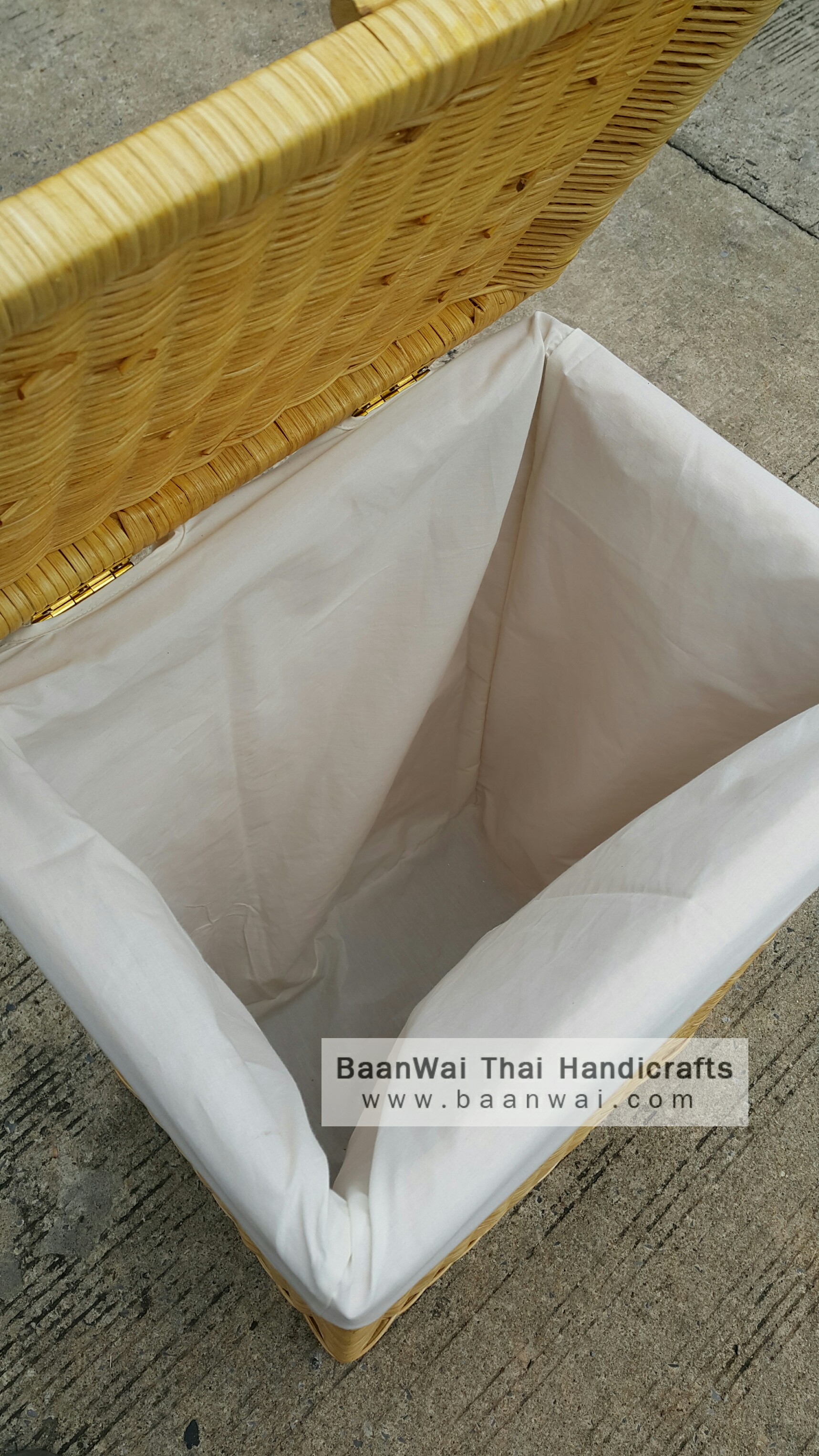 ตะกร้าผ้า หวายแท้ บุผ้า Size L : 37*40*55 cm