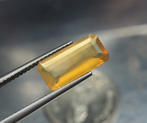 โอปอลเหลือง (Opal) 2.05 กะรัต