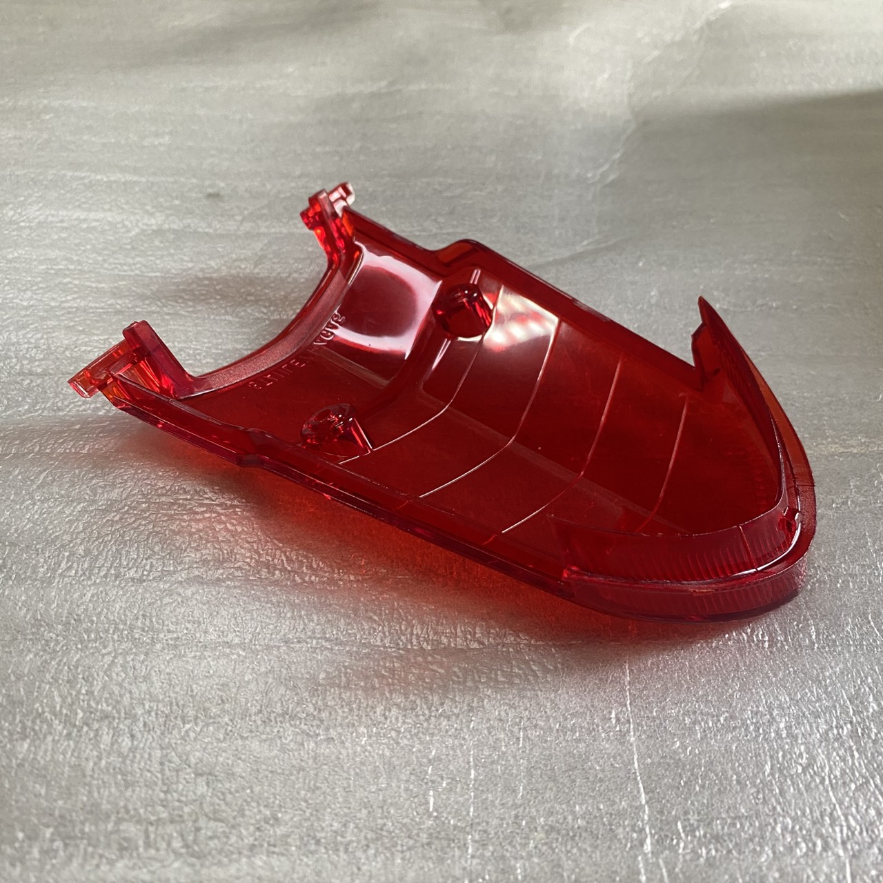 33701-KGH-601 เลนส์ไฟท้าย SONIC125C,MC SONIC(2004) อะไหล่แท้ HONDA