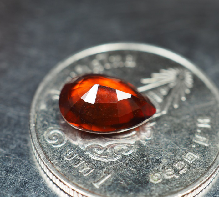 เฮสโซไนต์โกเมน (Hessonite) 2.05 กะรัตแดงส้มสวย