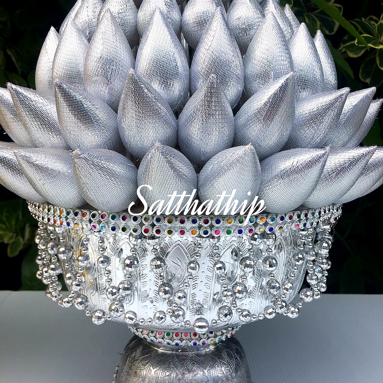 พานพุ่มดอกบัวเงินทอง