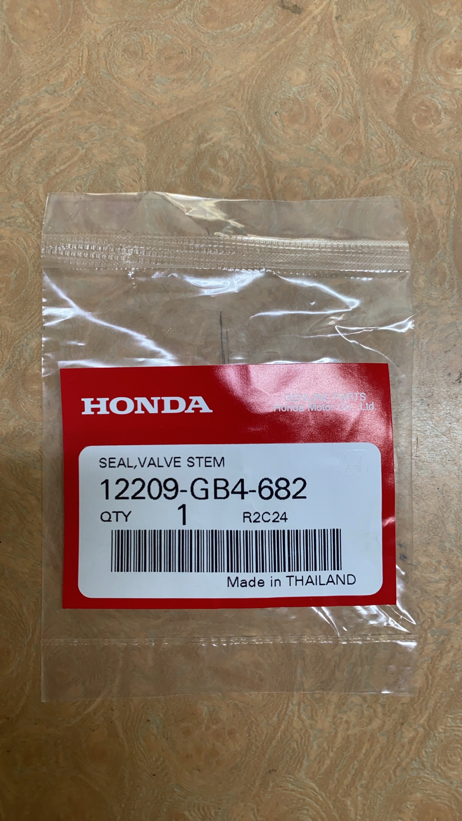 12209-GB4-682 ซีลก้านวาล์ว (ARAI) WAVE125I 2005 , WAVE110I 2009-2020 , PCX150 2014-2019 , CLICK125I 2014-2020 อะไหล่แท้ HONDA