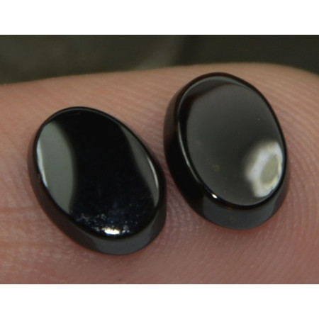 พลอยสปิเนล (Black Spinel) 1.80 กะรัต 2 ชิ้น